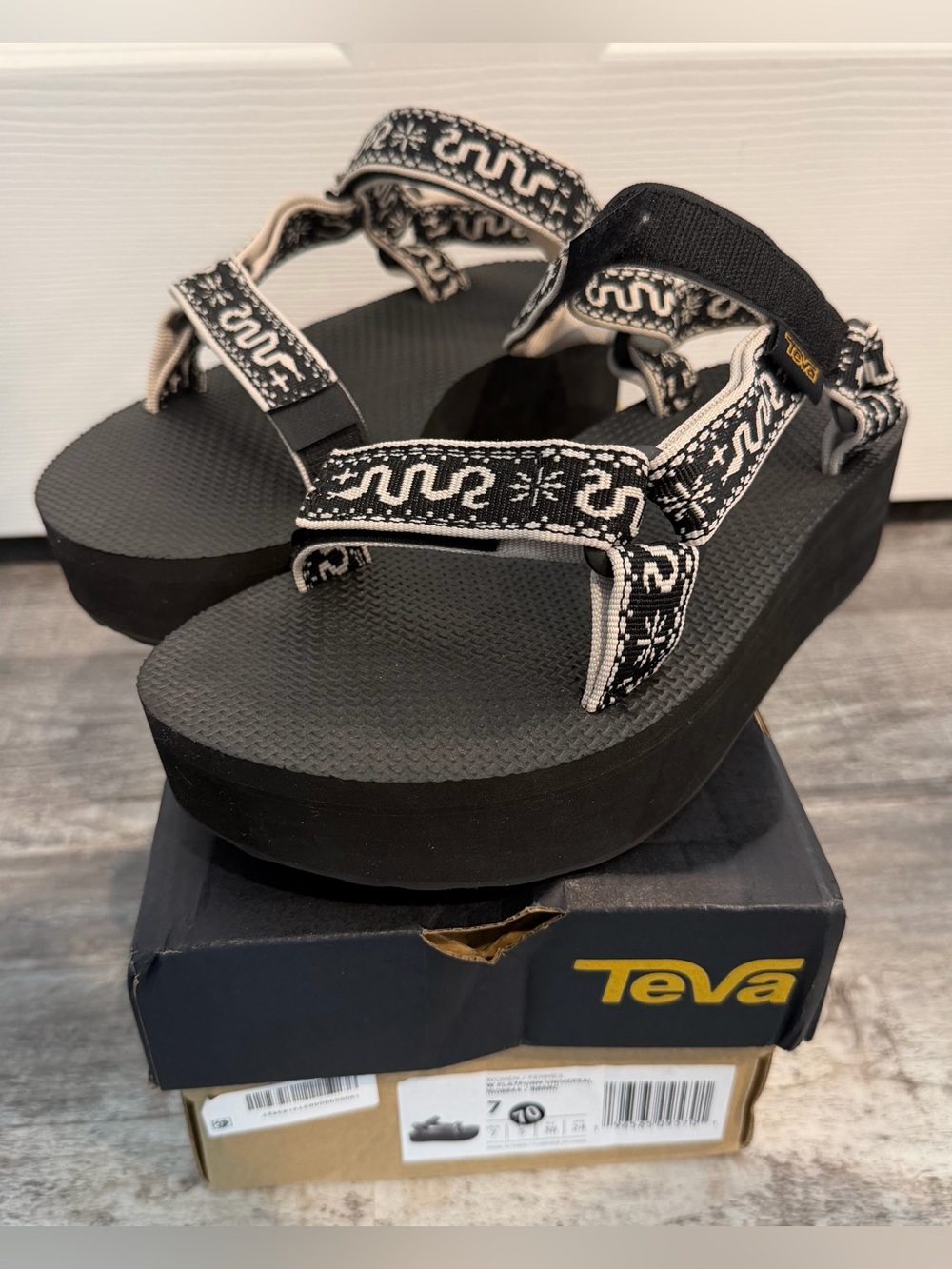 Teva Women’s Flatform Black Platform Sandal, 7 NWB